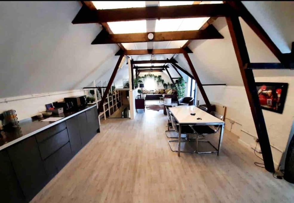 Lovely 1-Bedroom Serviced Apartment In Deal, Kent Bagian luar foto