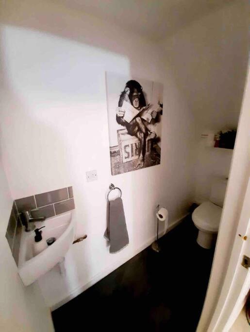 Lovely 1-Bedroom Serviced Apartment In Deal, Kent Bagian luar foto